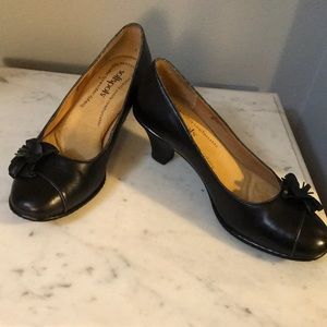 Softspots black pumps size 6.5 US